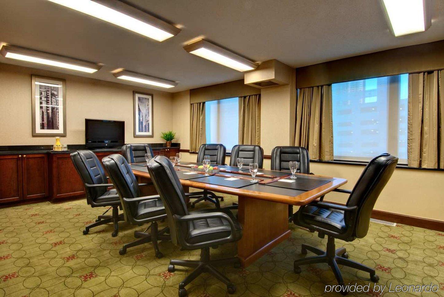Homewood Suites By Hilton Chicago Downtown Бизнес фото