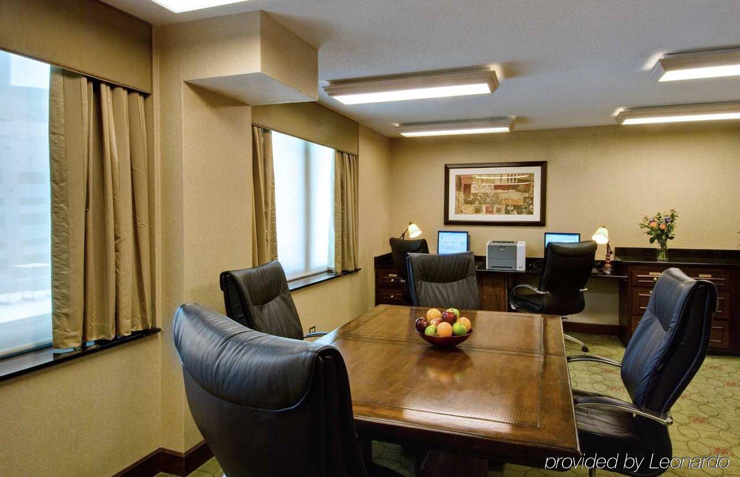 Homewood Suites By Hilton Chicago Downtown Бизнес фото